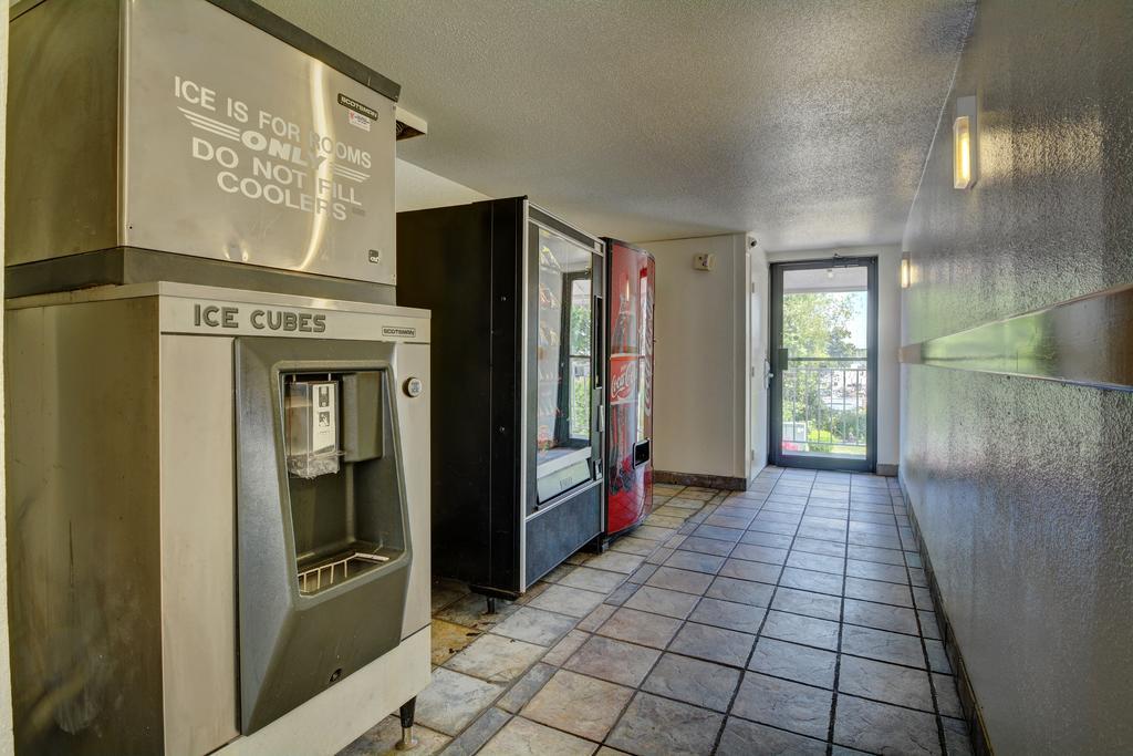 Motel 6-Chicopee, Ma - Springfield Exterior photo