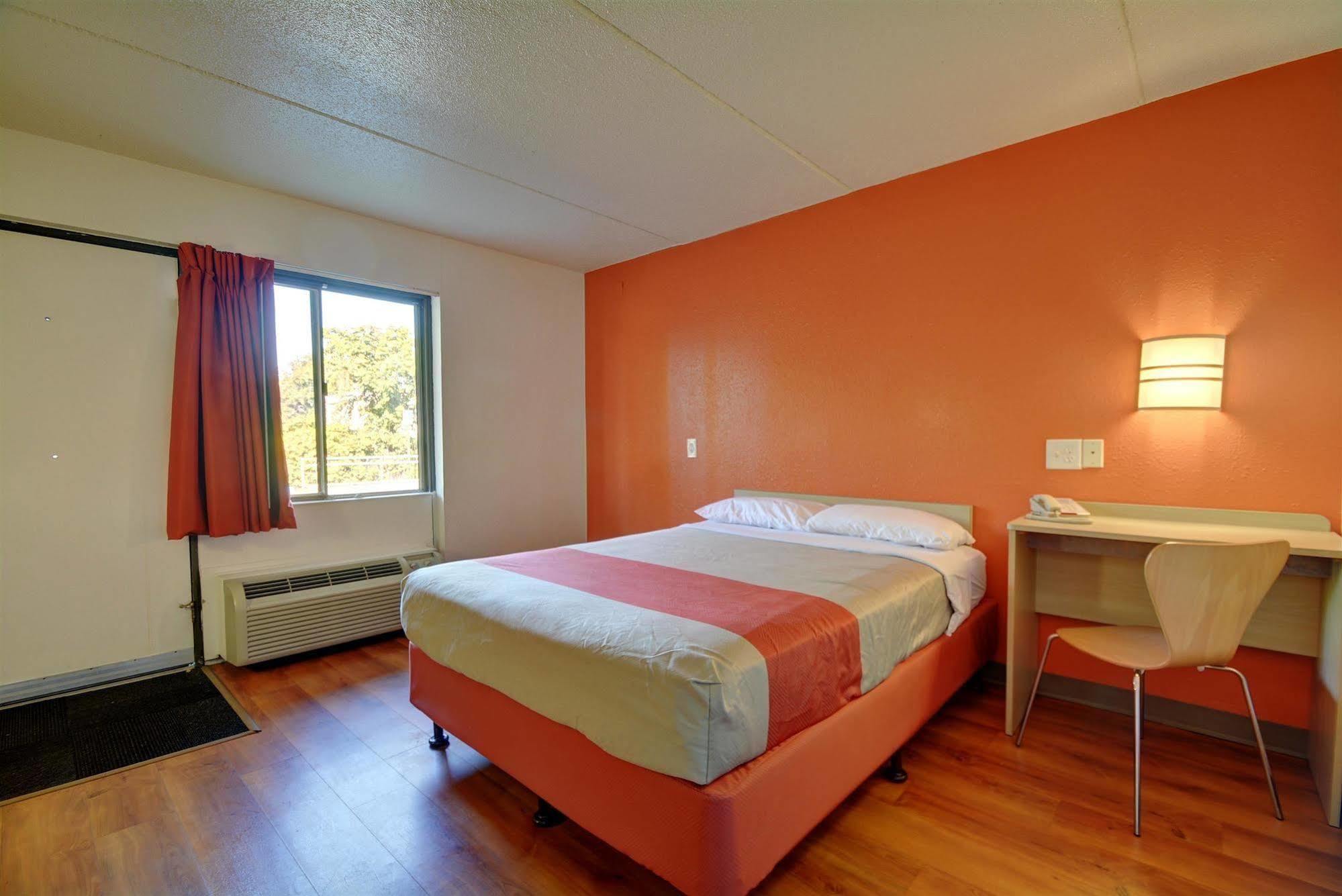 Motel 6-Chicopee, Ma - Springfield Exterior photo