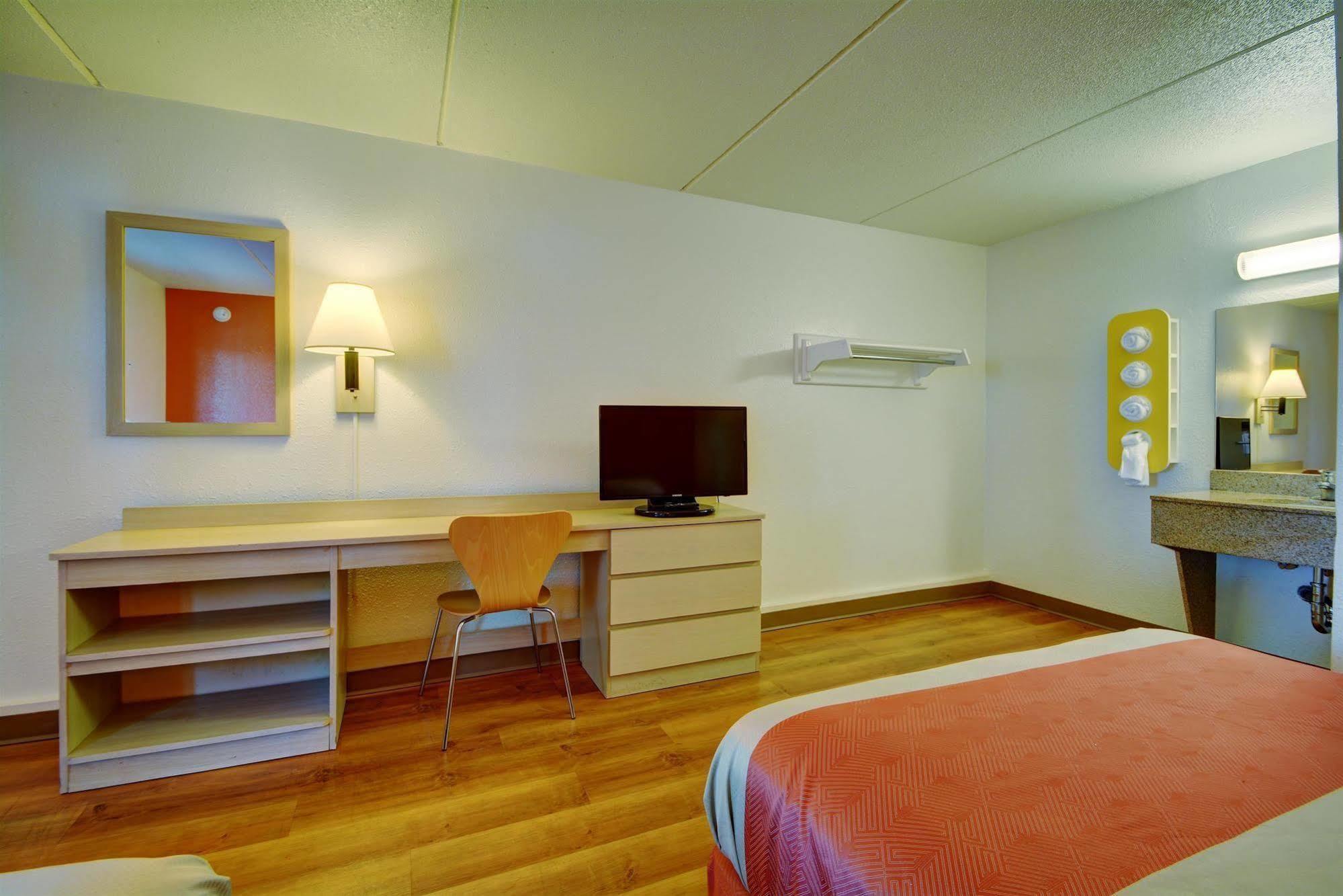 Motel 6-Chicopee, Ma - Springfield Exterior photo