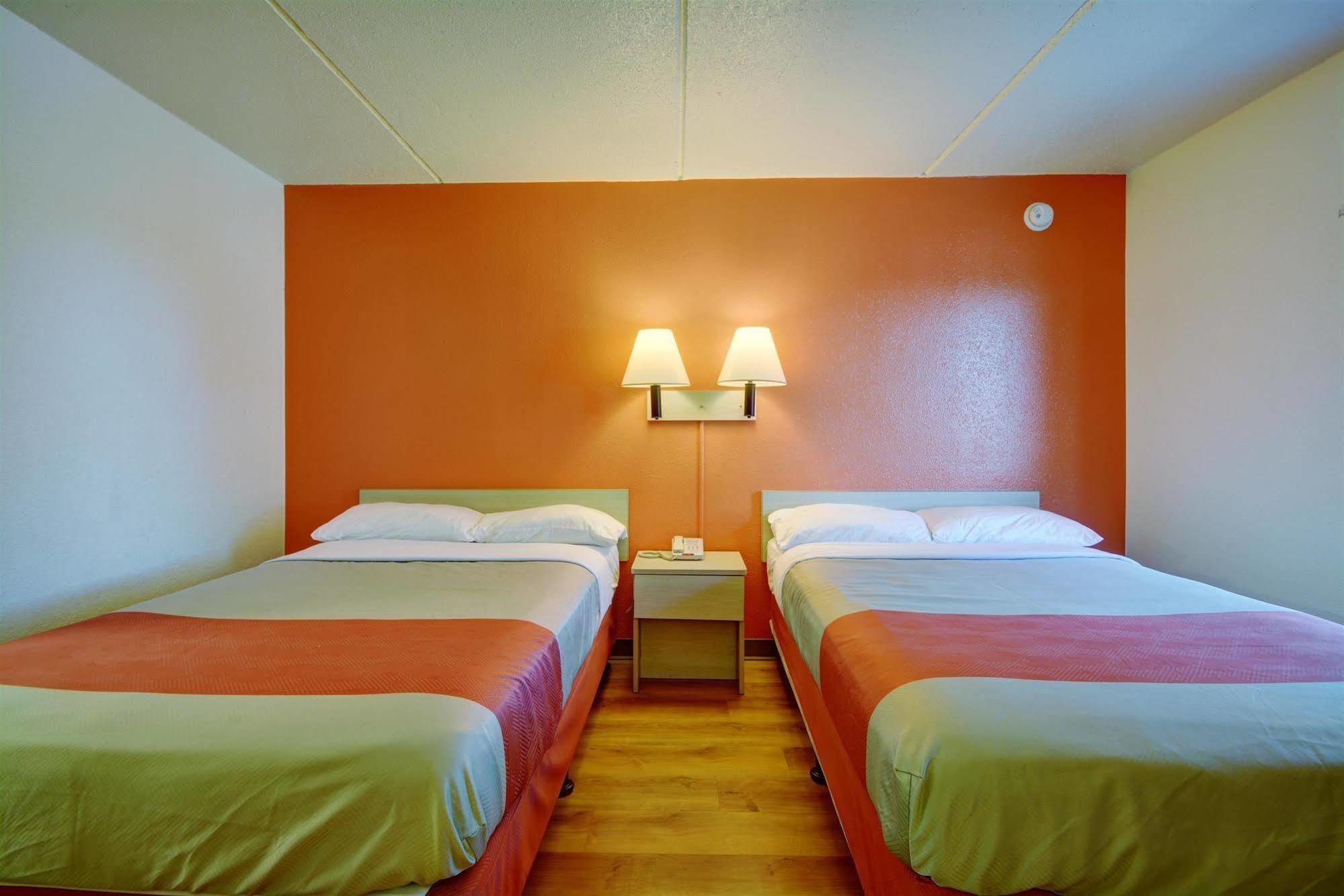 Motel 6-Chicopee, Ma - Springfield Exterior photo
