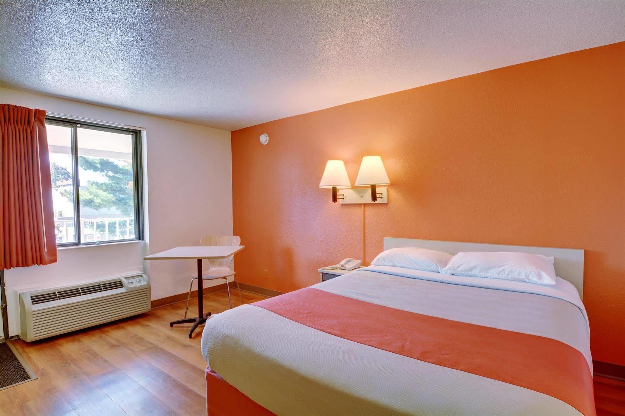 Motel 6-Chicopee, Ma - Springfield Exterior photo