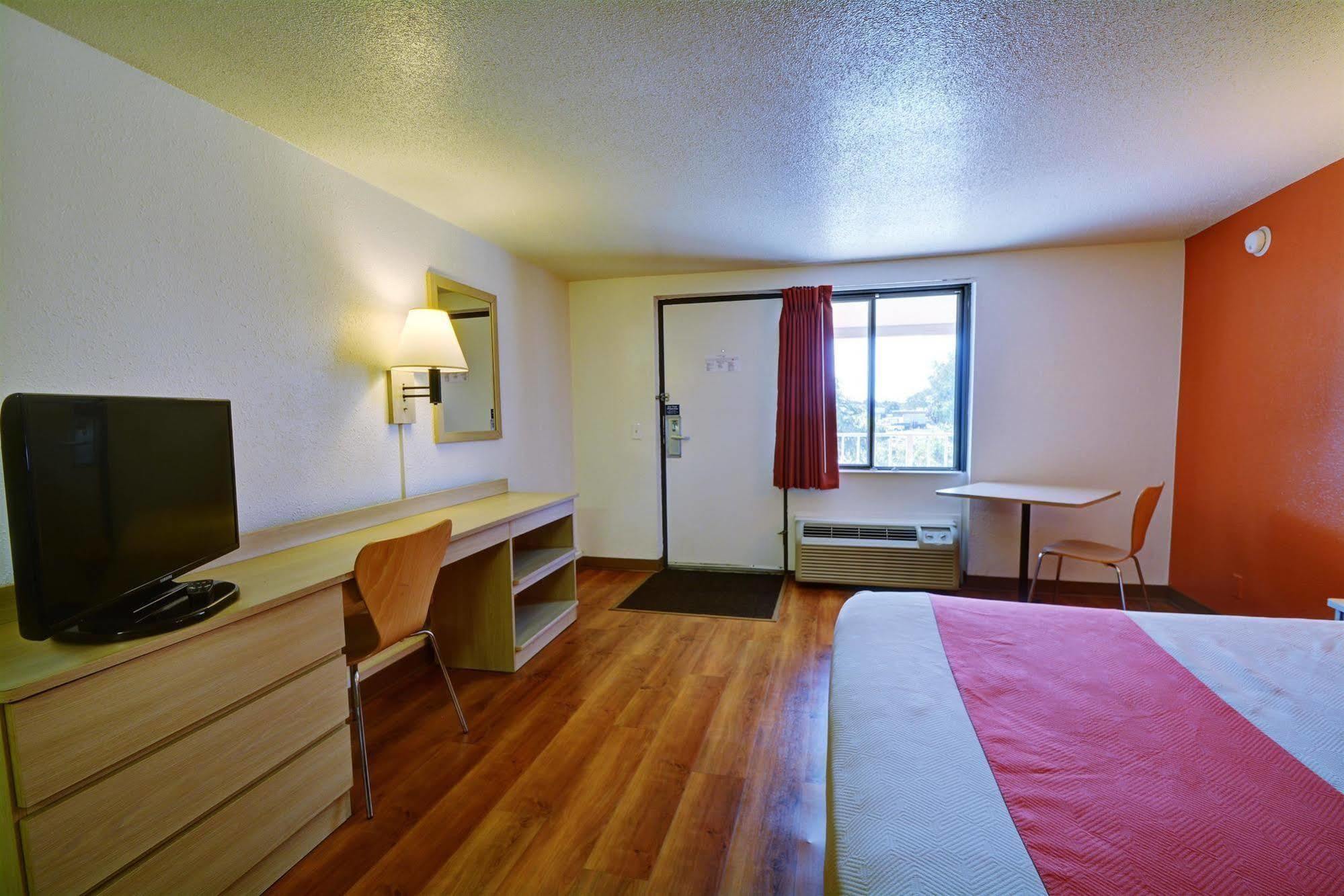 Motel 6-Chicopee, Ma - Springfield Exterior photo