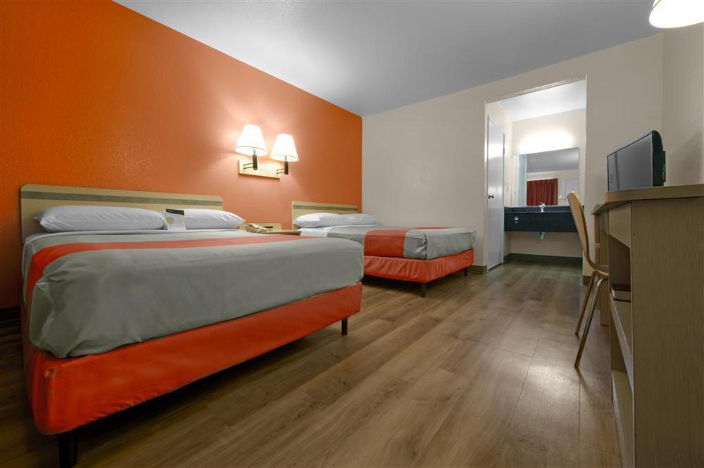 Motel 6-Chicopee, Ma - Springfield Room photo