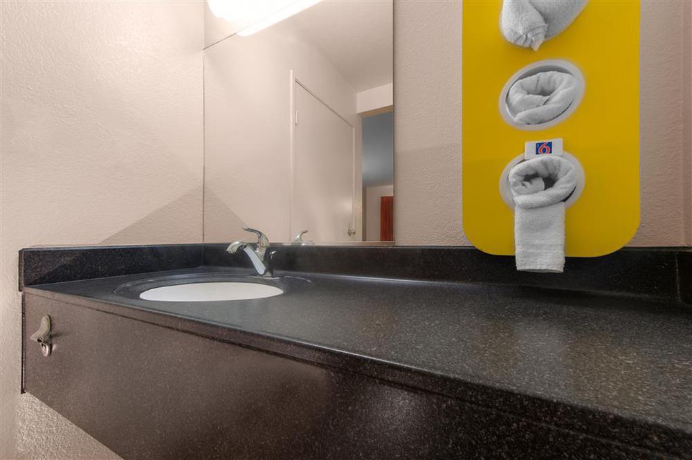 Motel 6-Chicopee, Ma - Springfield Room photo